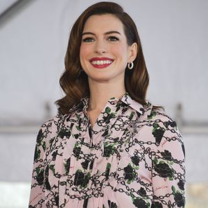 Video: Anne Hathaway singt Lady GaGa-Song