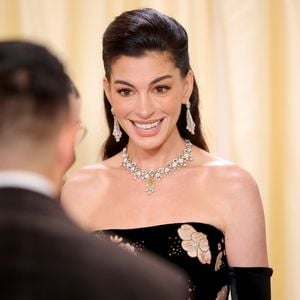 Anne Hathaways "gefiltertes" Gesicht irritiert bei Oscars