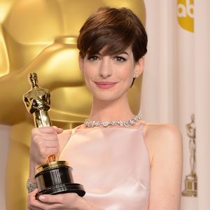 70er-Jahre-Feeling: Anne Hathaway in coolen Vintage-Looks!