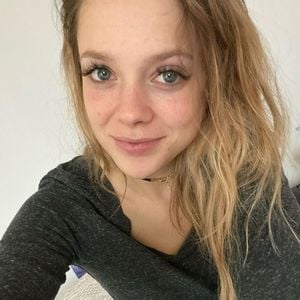 Anne Wünsche zeigt sich jetzt ungeschminkt und verstrubbelt!
