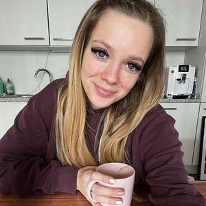 Bei Brand: Anne Wünsche musste Feuerwehr-Nummer googeln