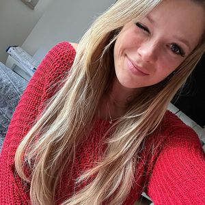 Anne Wünsches ungeborenes Baby jetzt so groß wie Himbeere
