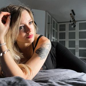 Leichte Übungswehen: Schwangere Anne Wünsche bekommt Panik