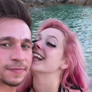 Lange nicht gesehen: Anne Wünsche posiert mit ihrem Karim