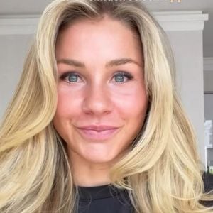 Antonia Elena imitiert Christian Wolfs Romina-Liebespost