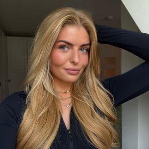 Pickel am Rücken: Antonia Hemmer erträgt Spiegelbild nicht