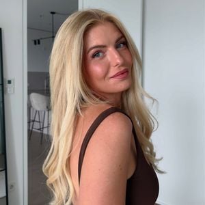 Antonia Hemmer wird nach ihrer OP von ihrem Freund umsorgt