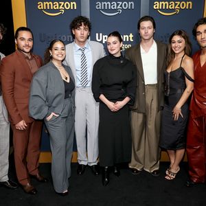 Belmont schließt Co-Stars aus? So eng ist "Off Campus"-Cast