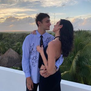 Dua Lipa fühlt sich in Beziehung mit Anwar Hadid sehr wohl