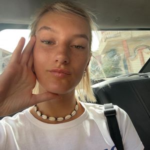 Anya Elsner bedankt sich bei Eltern für schöne Kindheit