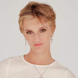 Kurzhaarschnitt: GNTM-Anya war schockiert vom Umstyling!
