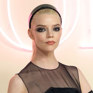Wie Marlene Dietrich: Anya Taylor-Joy glänzt bei Dior-Event!