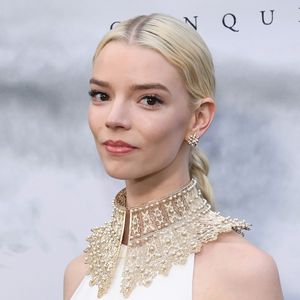 Verdächtiger Ring: Hat sich Anya Taylor-Joy etwa verlobt?