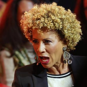 Arabella Kiesbauer trotzt Sexismus bei "Bares für Rares"