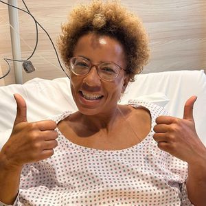 Gebrochenes Bein: Arabella Kiesbauer erholt sich nach Unfall