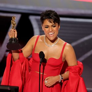 Wow! Ariana DeBose kriegt Oscar als beste Nebendarstellerin