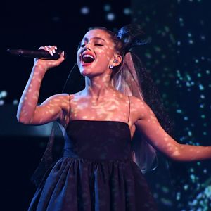 Wegen Song über Ex-Freunde: Arianas Kollegen sind begeistert