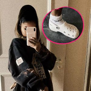 Neuer Trend? Ariana Grande trägt Tennissocken mit Crocs!