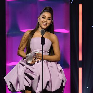 Beim Coachella: Ariana Grande wird mit Zitrone beworfen