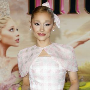 Ariana Grande feiert "Wicked"-Premiere mit ihrer Familie