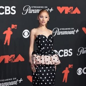 Strahlende Siegerin: Ariana Grande glänzt bei den VMAs 2025