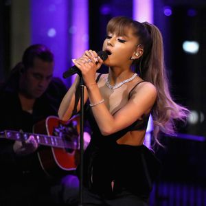 Rührend! Ariana Grandes Mutter gedenkt Manchester-Opfern