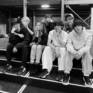 Bei Grammy-Probe: Ariana Grande posiert mit den Boys von BTS