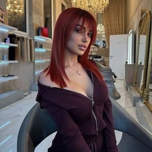 Neuer Look: Ariel flasht Fans mit ihrer feuerroten Mähne