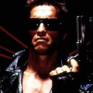 Selfie-Mentor: Patrick Schwarzengger gibt Papa Arnie Tipps