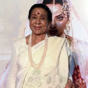 Bollywood-Legende: Asha Bhosle stirbt im Alter von 92 Jahren