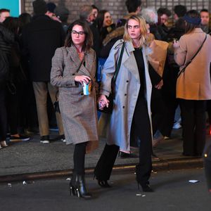 So verliebt! Ashley Benson & Cara Delevingne halten Händchen