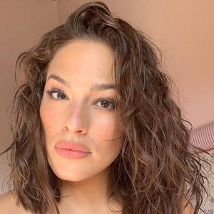 Total sympathisch: Ashley Graham pfeift auf Fitnessroutine!