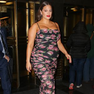 Mini-Hand: Ashley Graham teilt erstes Foto von ihrem Sohn!