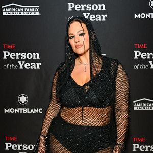 Im Netz-Kleid: Ashley Graham setzt ihre Kurven in Szene!