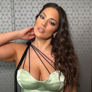 "Tinkerbell mit Doppel-D": Ashley Graham zeigt XL-Dekolleté