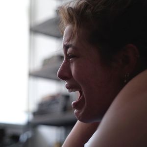 Ehrliches Foto: Hier liegt Ashley Graham in den Wehen!