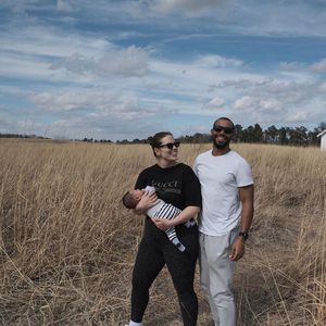 Süß! Ashley Graham mit Baby und Mann beim Spaziergang