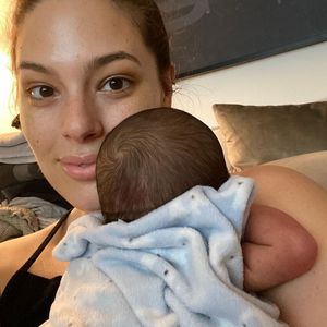 Diese süße Bedeutung hat der Name von Ashley Grahams Sohn