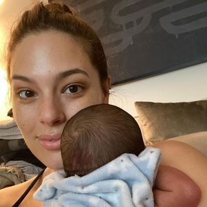 So süß gratulierte Ashley Graham ihrem Sohn zum Geburtstag