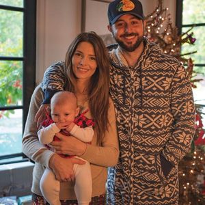 Ashley Greene genießt erstes Weihnachten mit ihrer Tochter