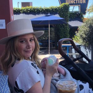 Ashley Tisdale zeigt zum ersten Mal das Gesicht ihres Babys