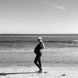 "Fast fertig": Hochschwangere Ashley Tisdale zeigt Babybauch