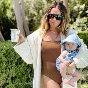 Badeanzug und Baby: So feierte Ashley Tisdale Geburtstag