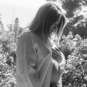 Süße Fotos: Ashley Tisdale freut sich total auf zweites Baby