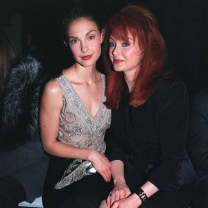 Wie ein Unfall Ashley Judd half, um ihre Mutter zu trauern