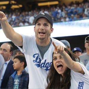 Ashton Kutcher und Mila Kunis genießen Baseball mit den Kids