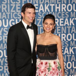 Ashton Kutcher: Maurer-Dekolleté beim WM-Finale!