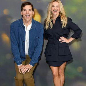Ashton Kutcher und Reese Witherspoon albern auf Event herum