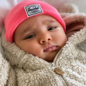 Kleiner Kuschelbär: Shay Mitchell teilt süße Baby-Fotos!