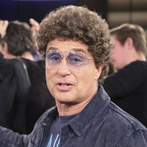 Atze Schröder rechnet mit frauenfeindlichen Schlagersongs ab